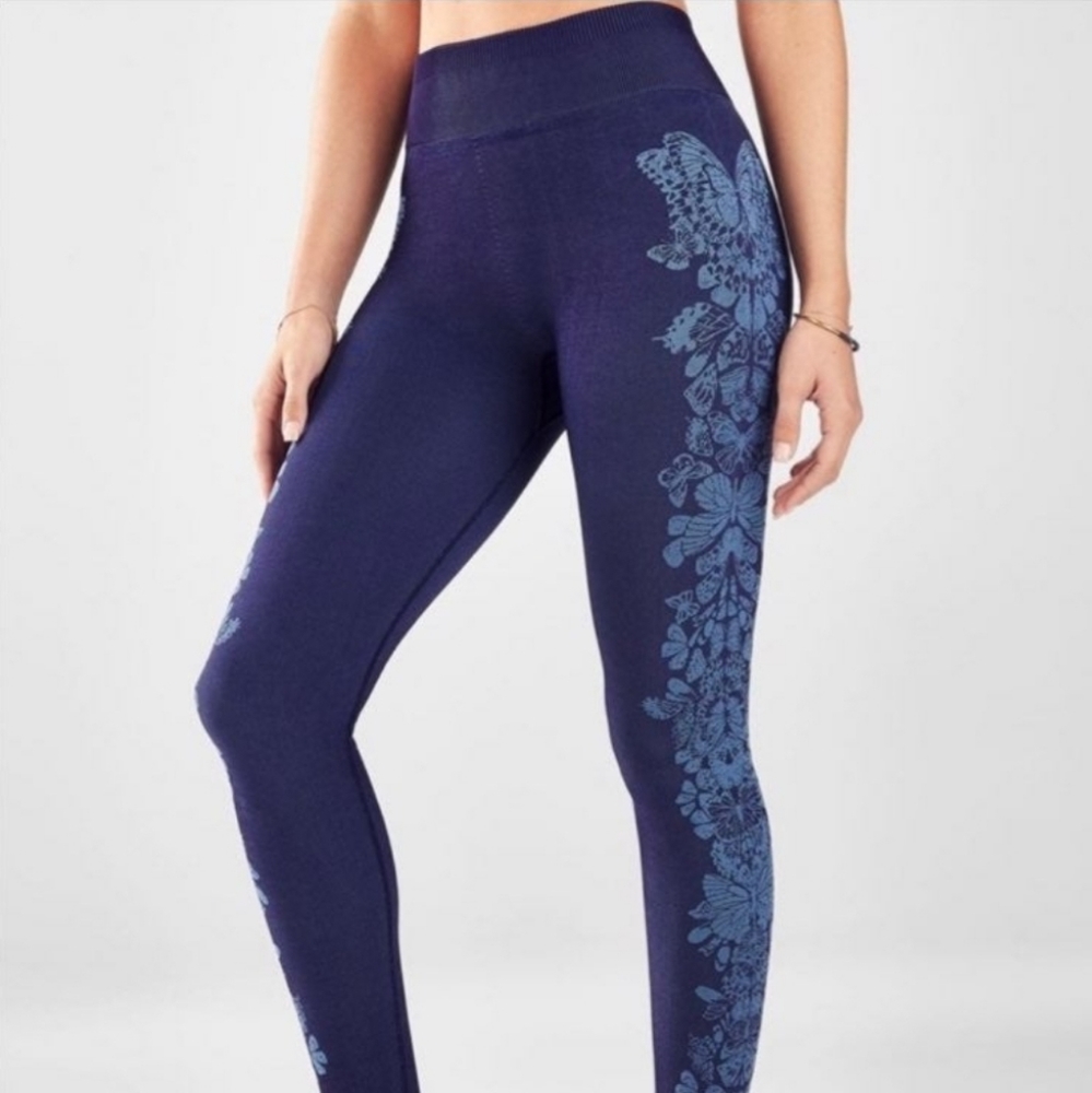 Fabletics Mid-Rise Seamless Butterfly 7/8 Leggings in Abyss Butterfly